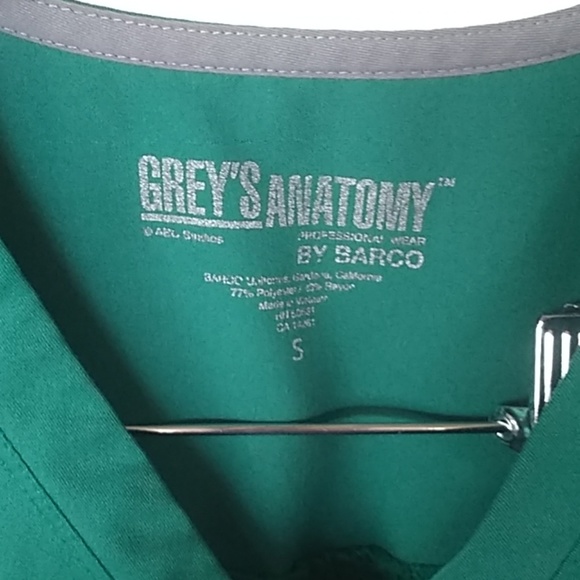 Grey's anatomy small green scrub top - Picture 3 of 3